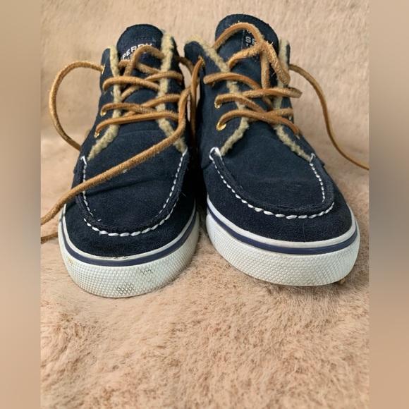 EUC Sherpa lined Sperry Top - Sider - Picture 2 of 7